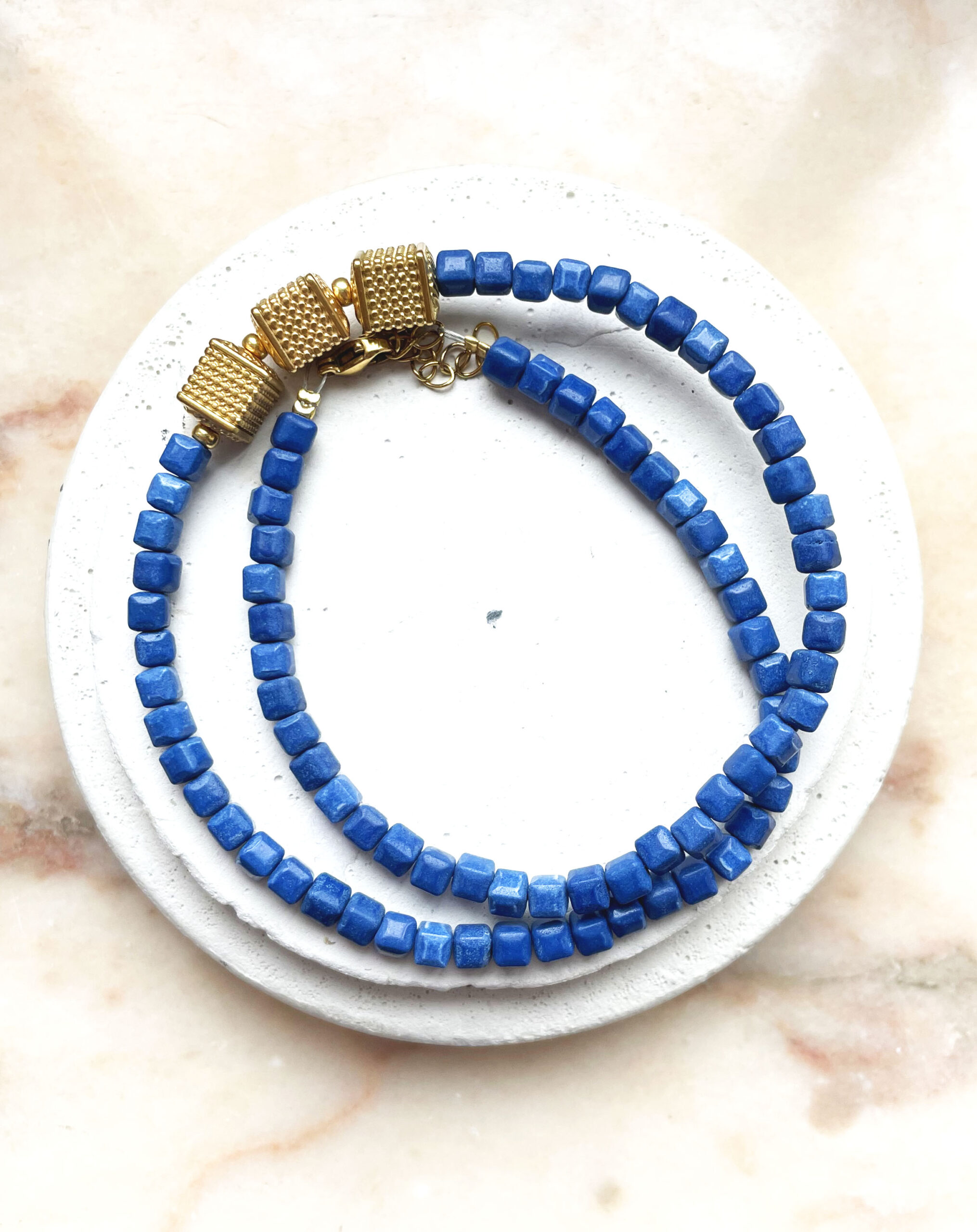 Collier BLUE