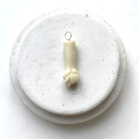 Pendentif MAIN