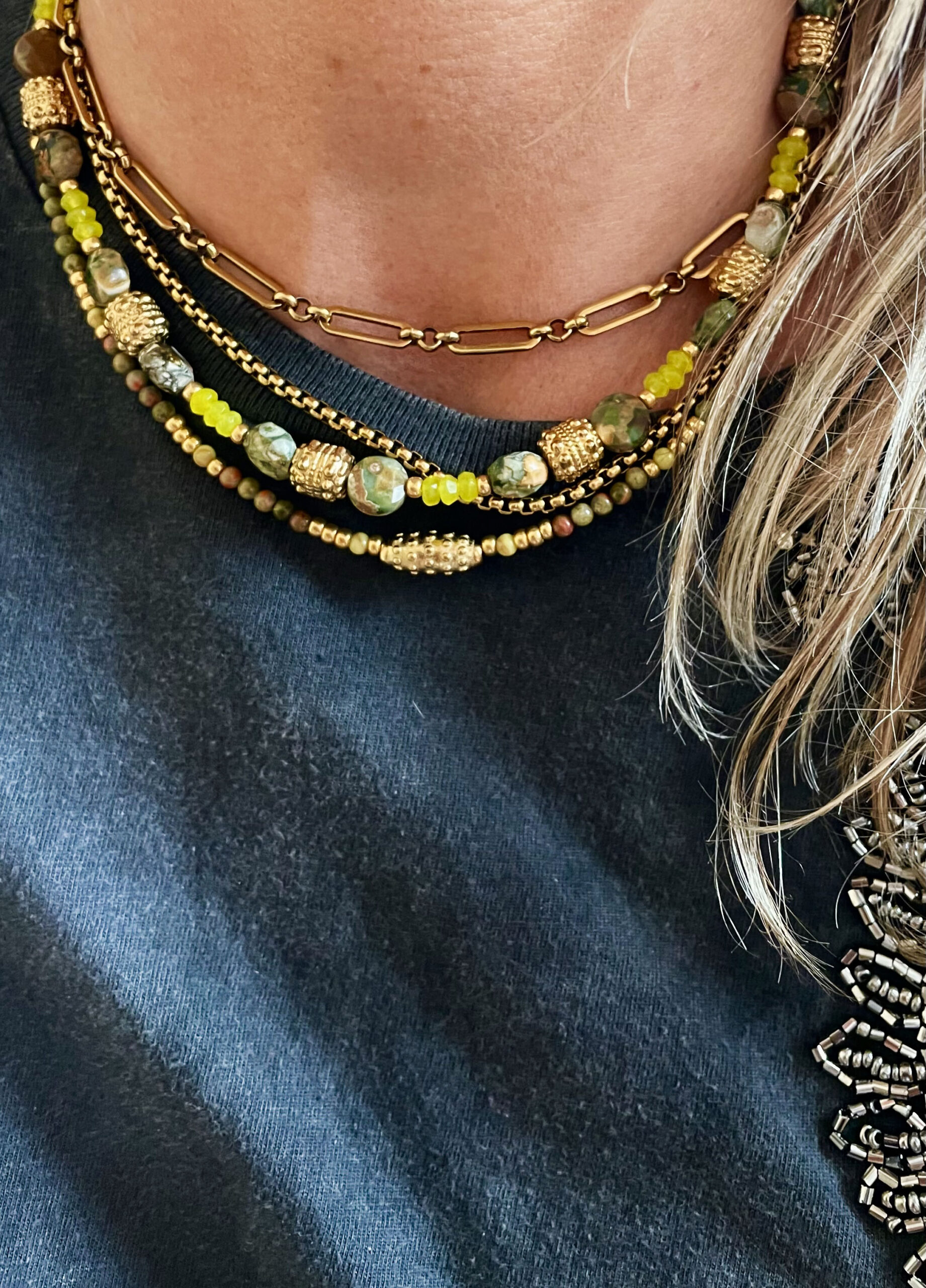 Collier ARIELLE kaki – Image 3